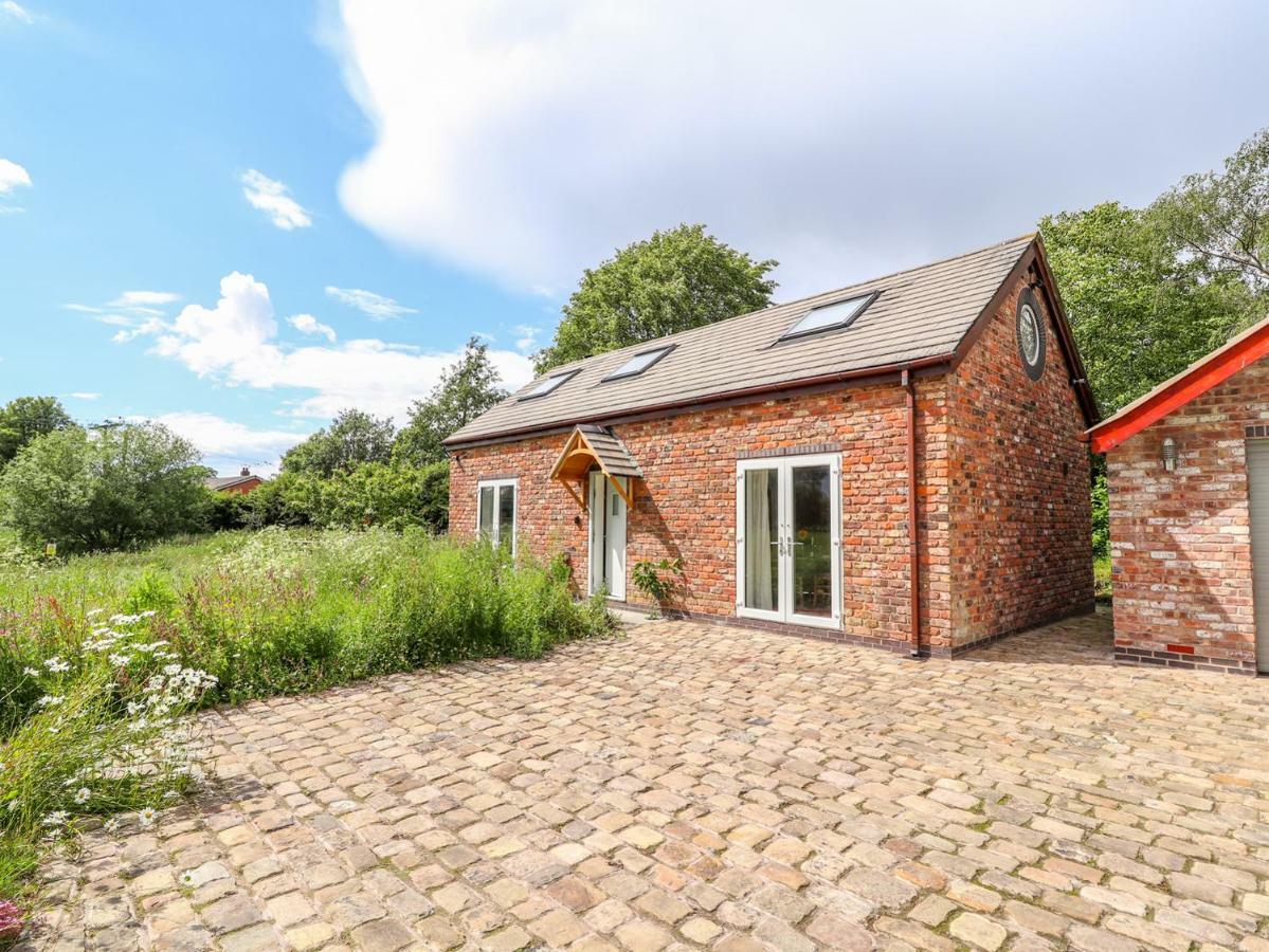 The Stables Villa Frodsham Exterior photo